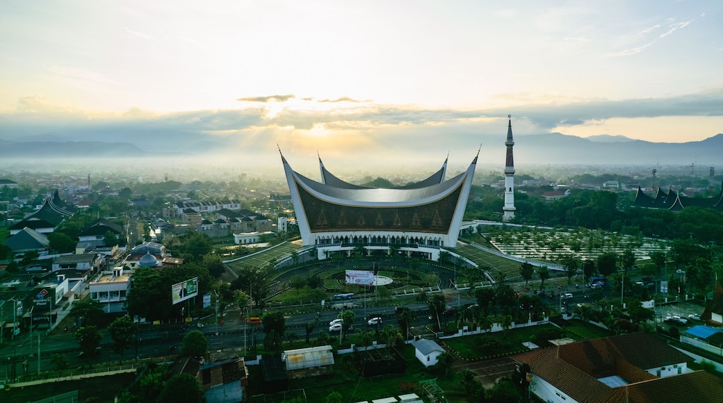 Morning sun The Great Mosque of West Sumatra is the largest mosque in West Sumatra, which is located in Chatib Sulaiman, North Padang District, Padang City.