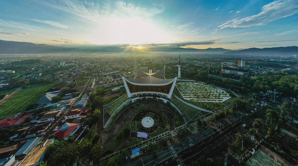 Morning sun The Great Mosque of West Sumatra is the largest mosque in West Sumatra, which is located in Chatib Sulaiman, North Padang District, Padang City.