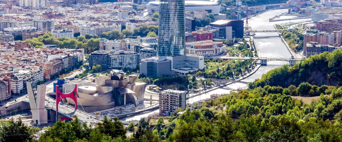 Panoramic of the city of Bilbao with the river and the Guggenheim Museum