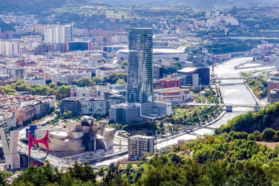 Panoramic of the city of Bilbao with the river and the Guggenheim Museum