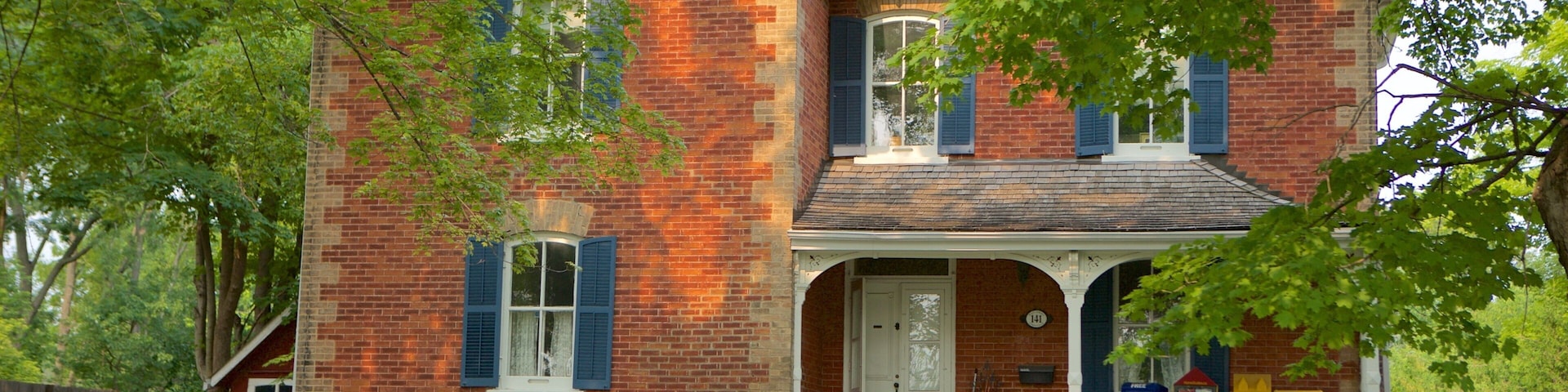 Markham showing a house and heritage architecture