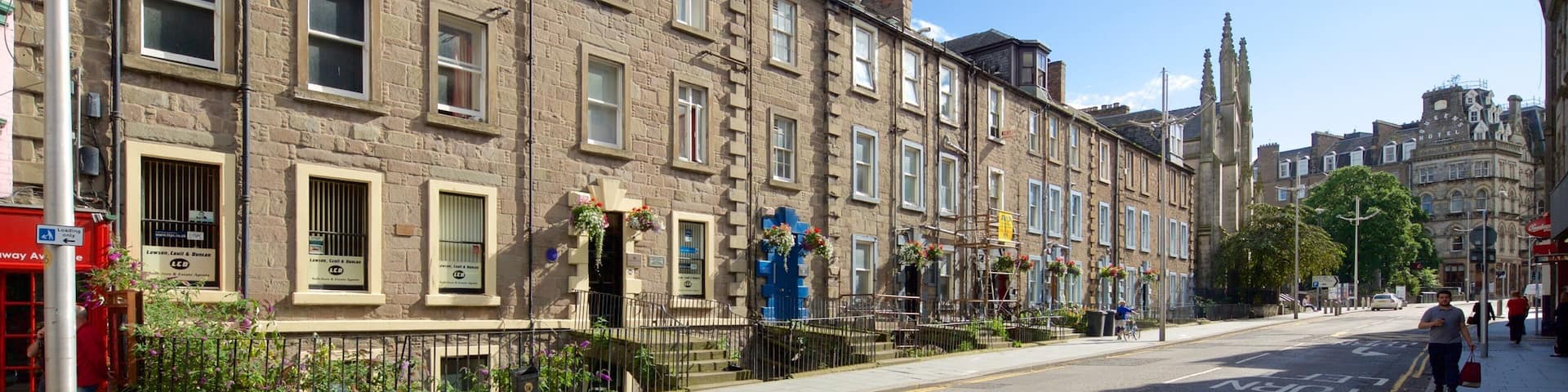 Dundee which includes street scenes