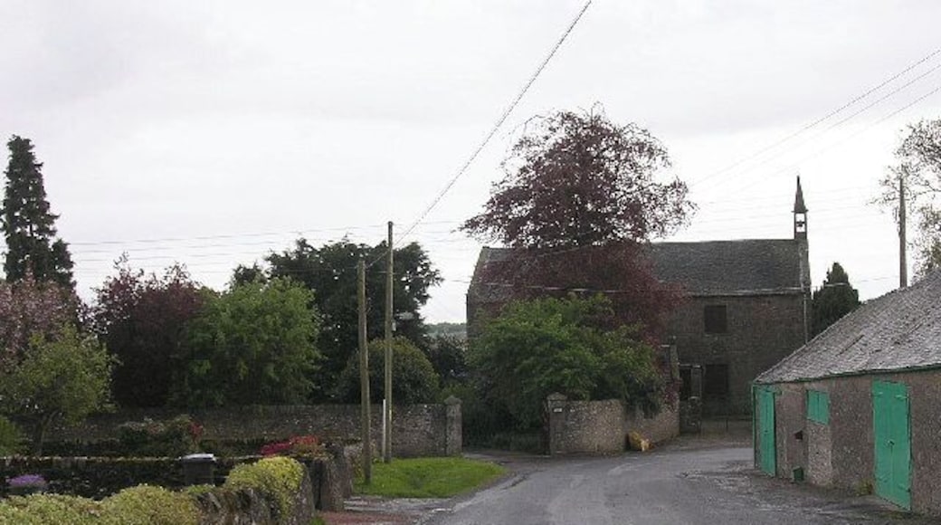 Kirkton of Tealing. The little hamlet of Kirkton of Tealing grew up around the now disused church which was located about a kilometre west of the village of Tealing.