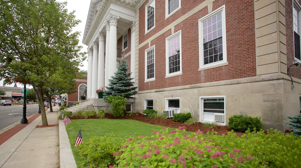 โวเบิร์น ซึ่งรวมถึง อาคารบริหาร และ ภาพท้องถนน