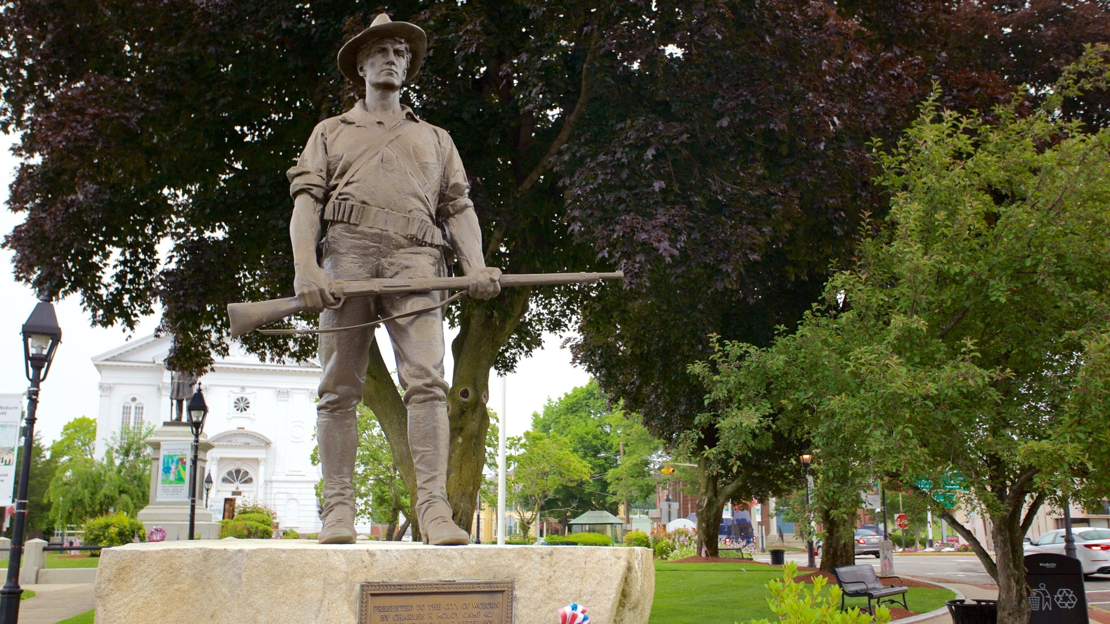 Woburn showing a monument and an administrative buidling
