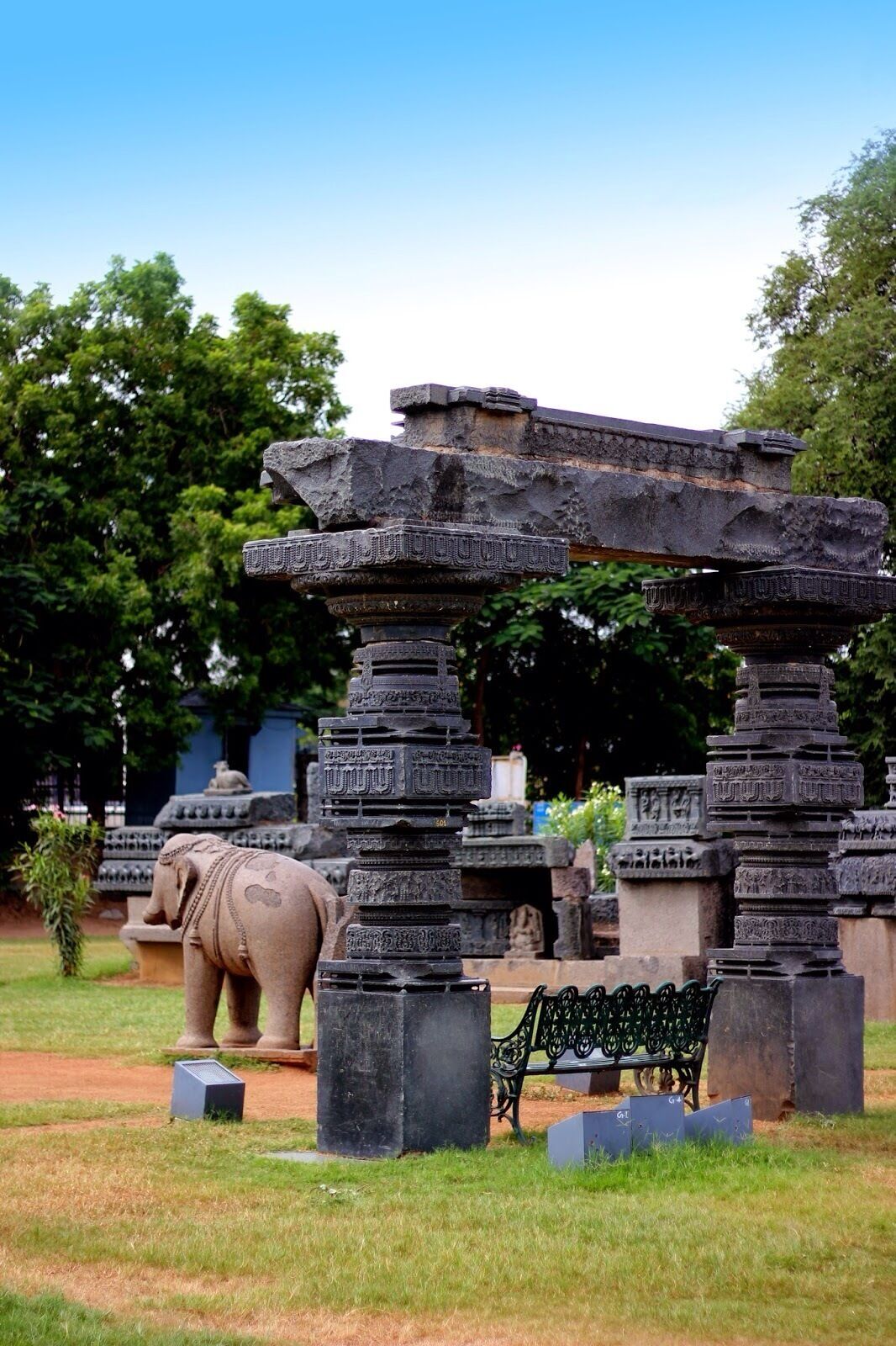 These Ornate pillars represents the grandeur of Kakatiya kingdom..
