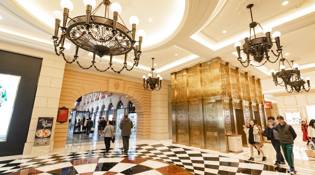 St Maarten and St Martin featuring interior views