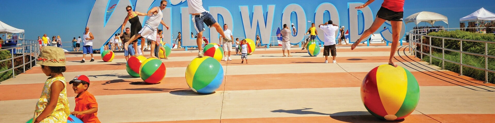 Wildwood que inclui arte performática, passeios e um parquinho
