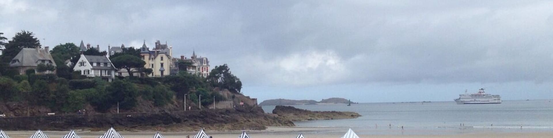 Beautiful beach in Dinard. If planning a trip to see St Malo stay in Dinard across the bay. Beautiful town and public beach with 5 mile walkway along the coastline. Easy 5 min ferry across to St Malo.