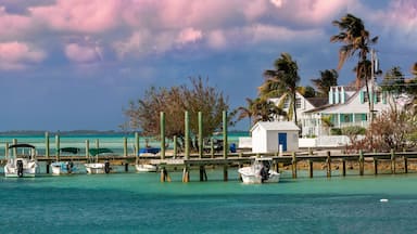 D2JF96 Bahamas, Harbor Island Dunmore Town