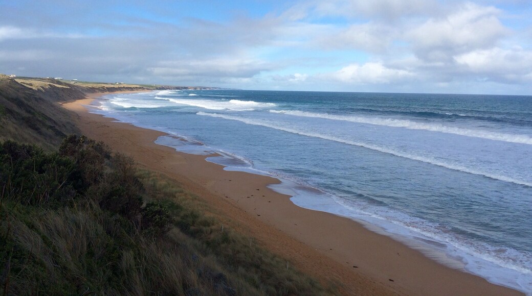 I saw a whale here last Wednesday.
It's the second time I have seen a whale in it's natural environment. The first time was up in the Whitsunday Islands.
#LogansBeach near Warrnambool, Victoria. Good spot for #hiking along the beach!
#iPhoneonly
#Winter in Australia