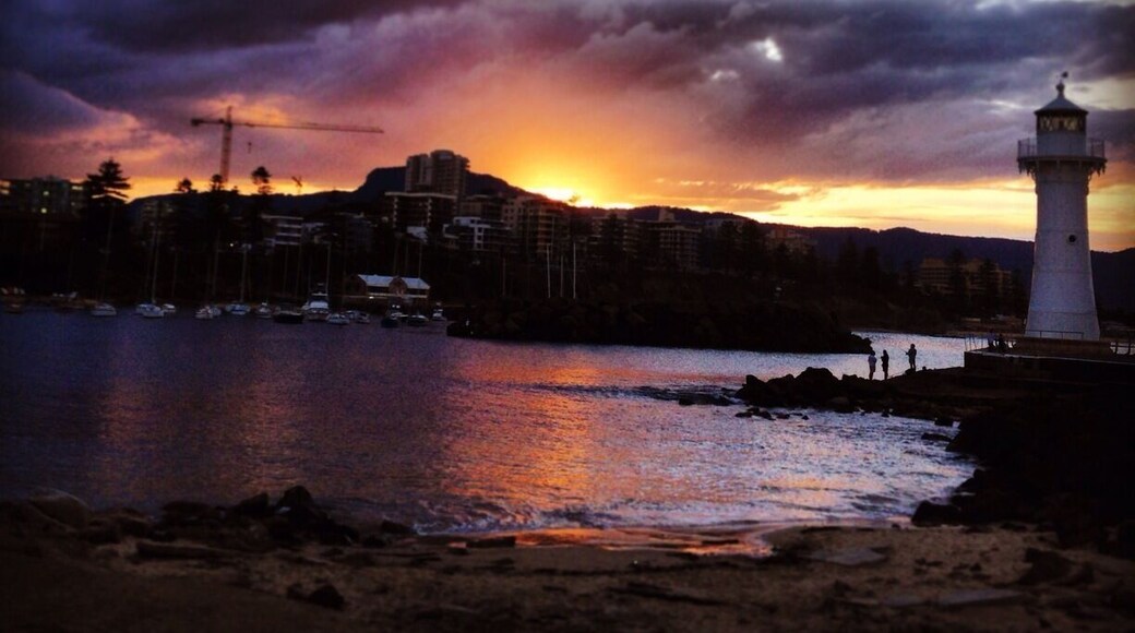 Just Enjoying an Awesome Autumn Sunset ☀️ Wollongong is about 82 kilometres (51 miles) south of Sydney. #goldenhour