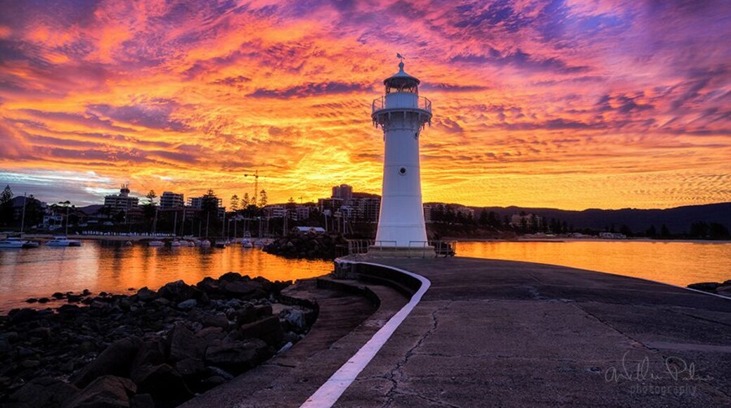 Wollongong Harbour is only a short drive from my home and on this particular afternoon I could see that something special was going to happen with the light. Short on time I quickly came down here to the Historic Lighthouse and watched the sky do unforgettable things.
A great place to come with the family or friends for a walk and picnic :) #goldenhour