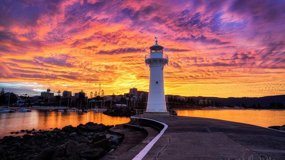 Wollongong Harbour is only a short drive from my home and on this particular afternoon I could see that something special was going to happen with the light. Short on time I quickly came down here to the Historic Lighthouse and watched the sky do unforgettable things.
A great place to come with the family or friends for a walk and picnic :) #goldenhour