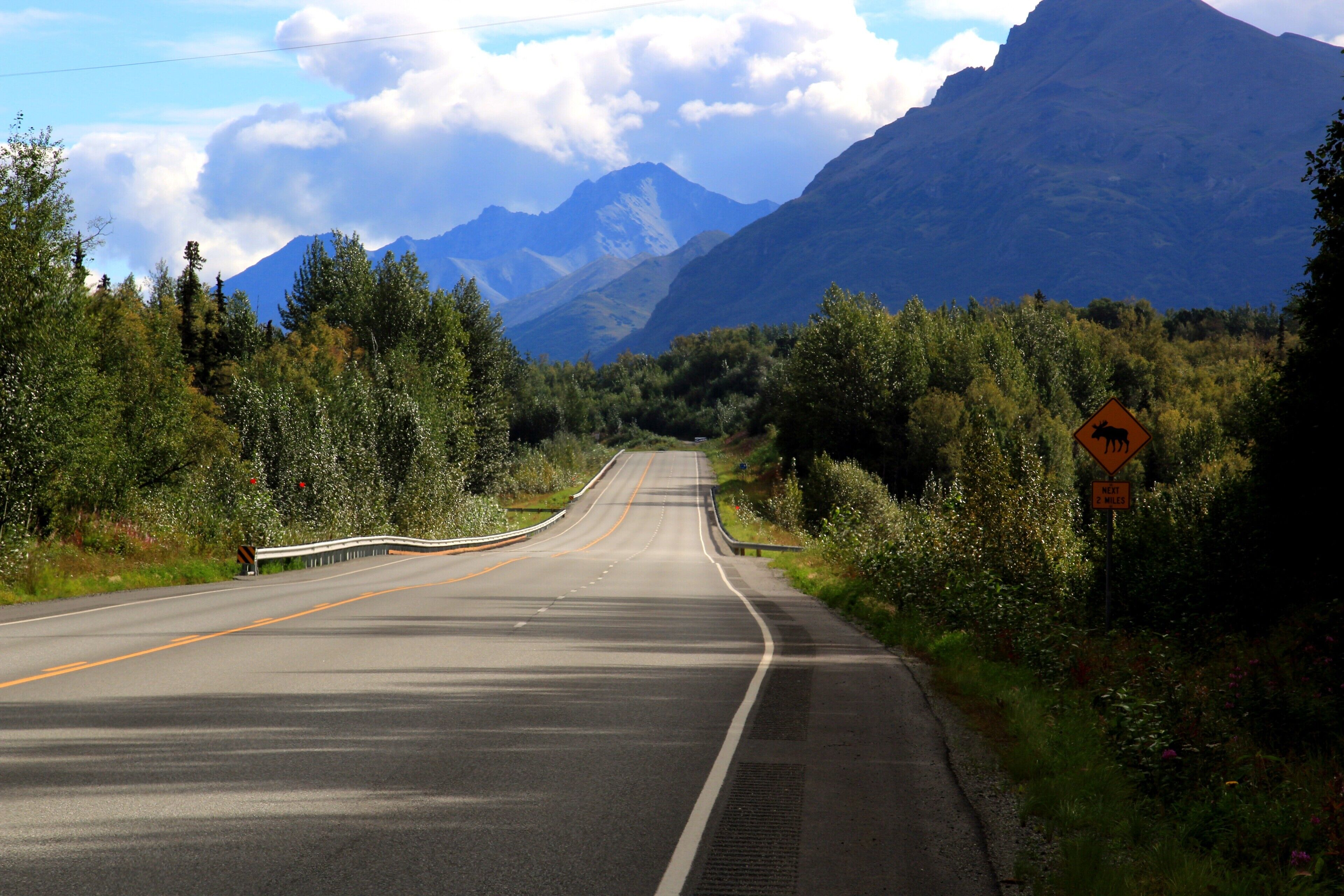 Beautiful drive thru the Alaskan mountain ranges