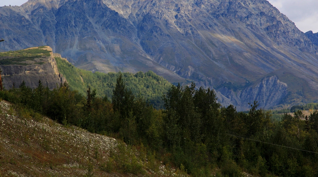 Drive along the Hatcher Pass in Alaska