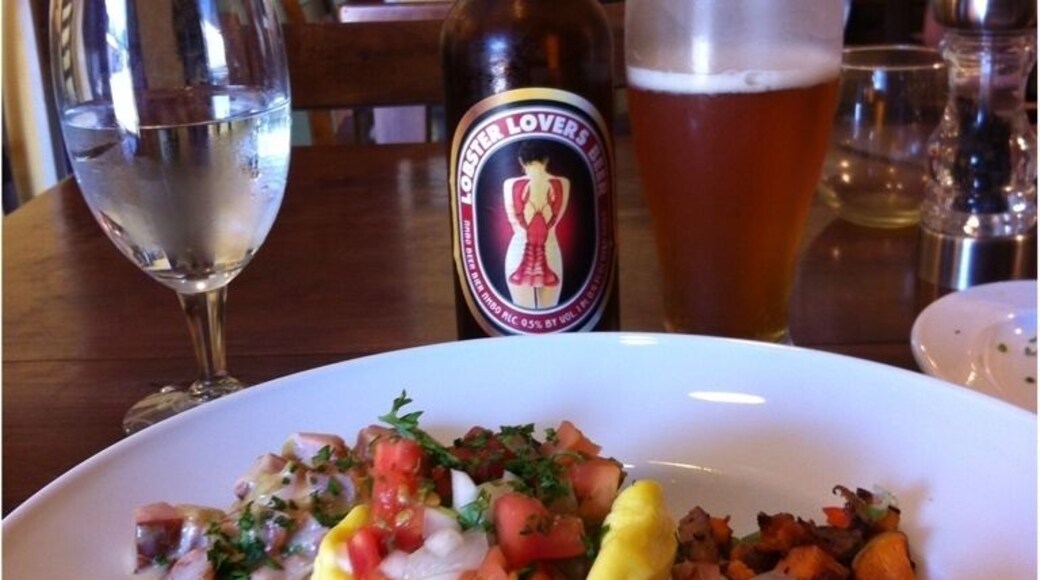 Babblin' Babs was a pleasant surprise despite the name and was a treat while driving through Tacoma. Open for breakfast/brunch with an eclectic list of beer (none from the Northwest). Owner/chef was very personable. Also sells own line of spices and sauce.