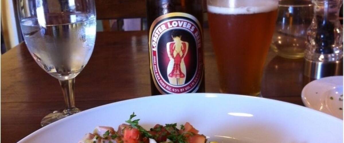 Babblin' Babs was a pleasant surprise despite the name and was a treat while driving through Tacoma. Open for breakfast/brunch with an eclectic list of beer (none from the Northwest). Owner/chef was very personable. Also sells own line of spices and sauce.