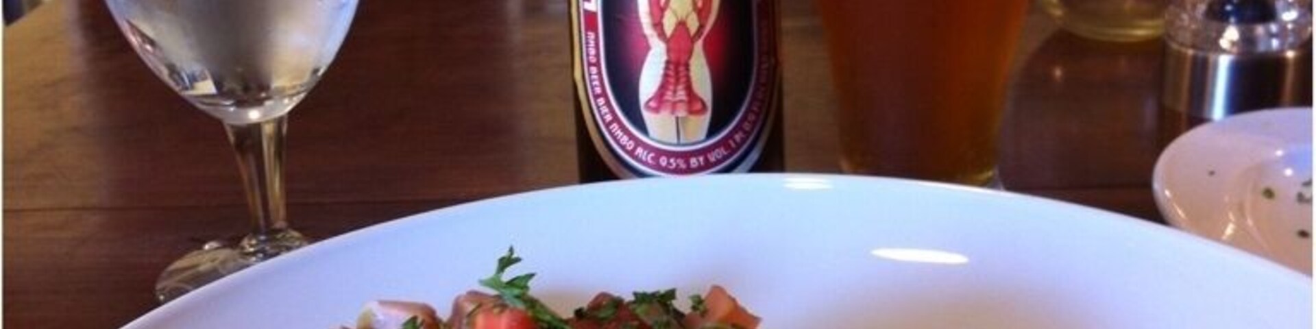 Babblin' Babs was a pleasant surprise despite the name and was a treat while driving through Tacoma. Open for breakfast/brunch with an eclectic list of beer (none from the Northwest). Owner/chef was very personable. Also sells own line of spices and sauce.