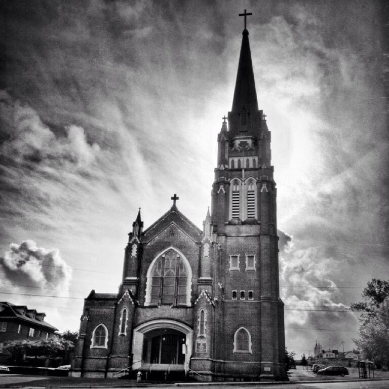 Tacoma is chuck full of these classy old churches. This one was easily my favorite. #church #architecture #tacoma
