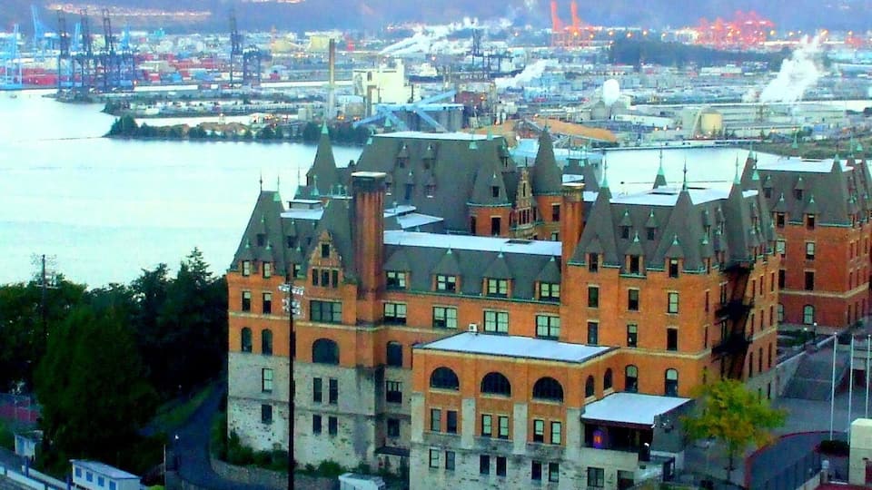 This structure was originally built to be a hotel and now is a functioning high school. #StunningStructures