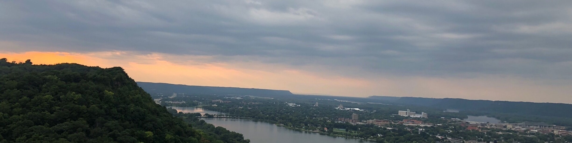 Sugarloaf trail....360 degree views from the top of sugar loaf of the Mississippi River valley. 28 routes for rock climbing to the peak....nice hiking trail to the base!