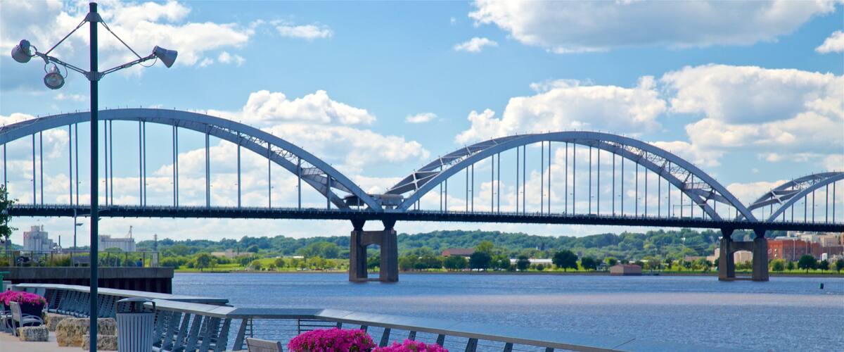 Davenport showing a river or creek, flowers and a bridge
