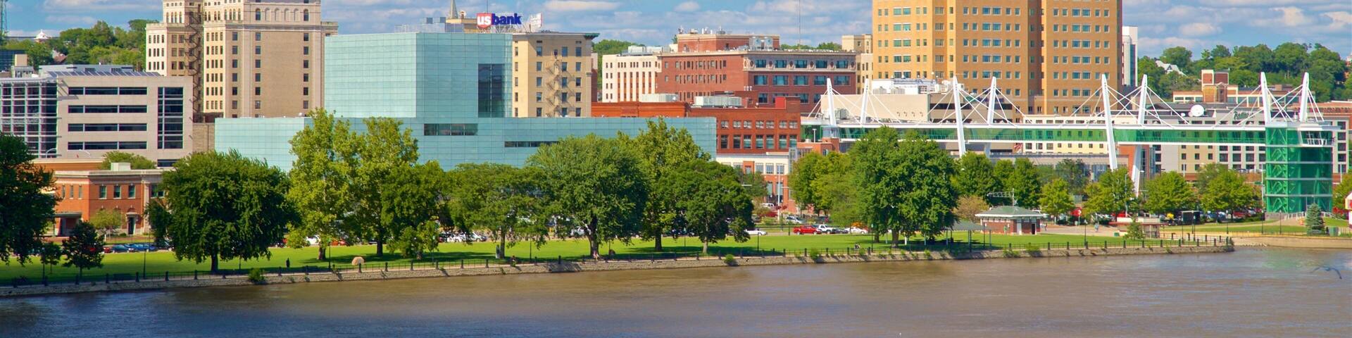 Davenport que incluye una ciudad y un río o arroyo