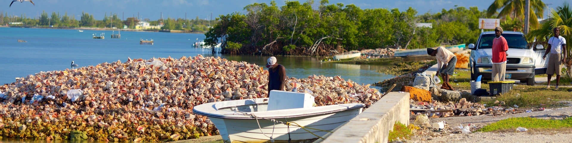 West End que inclui paisagens litorâneas assim como um pequeno grupo de pessoas