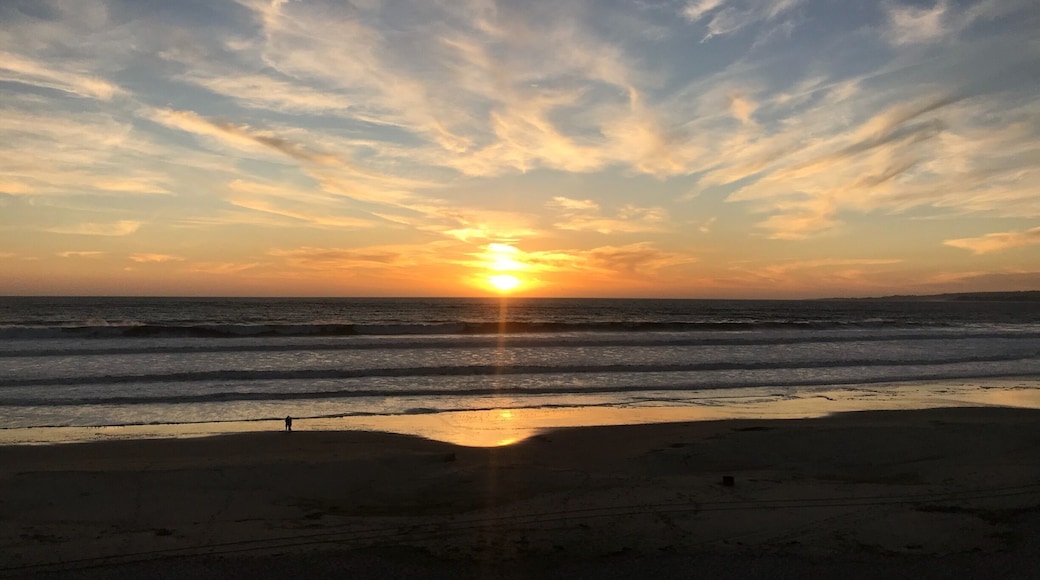 Great area to view the sunset without the congestion of Santa Cruz area. Manresa Beach!