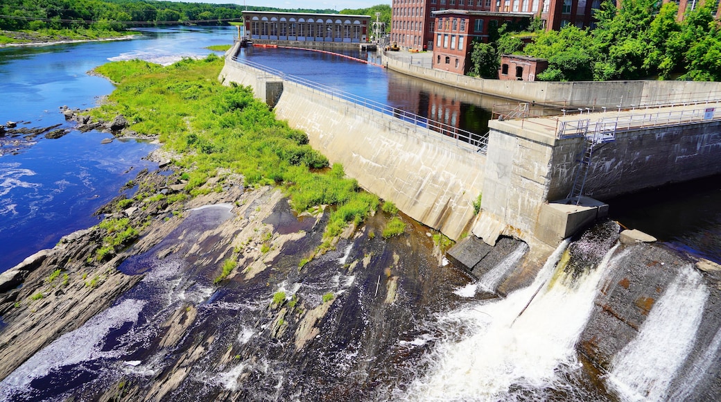 A water fall on Kennebec river