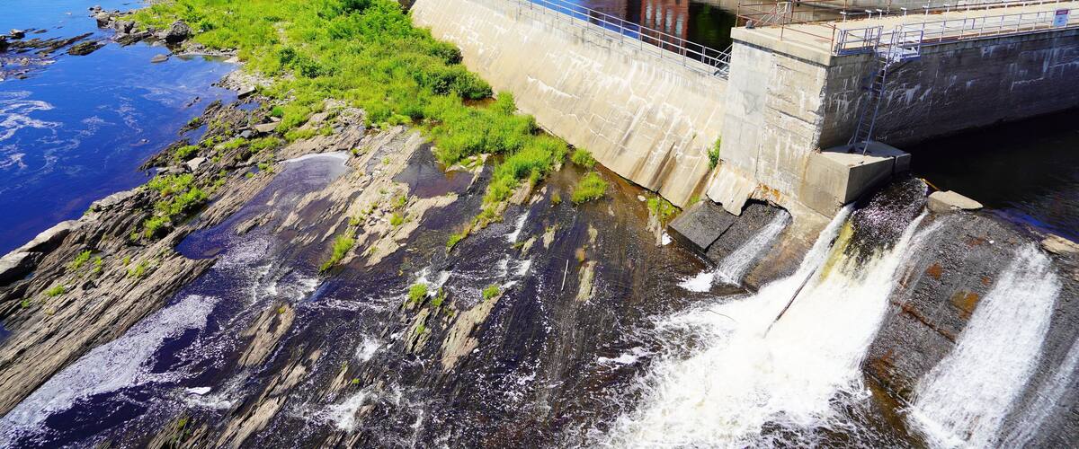 A water fall on Kennebec river