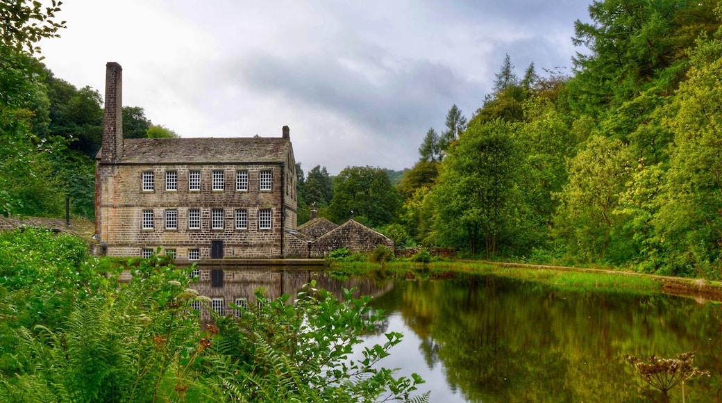 This is Gibson’s Mill a 18th century mill a little gem for photographers if you don’t mind steep hills, there is a car park for a few cars but I think it’s for blue badge holders and does have to pre-reserve a parking spot .