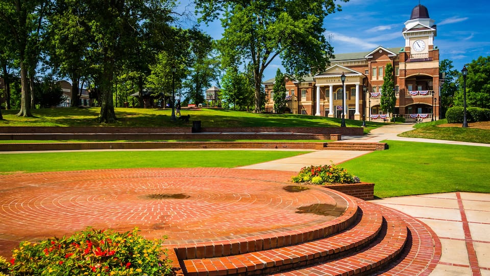 City Hall and the Town Green in downtown Duluth, Georgia.