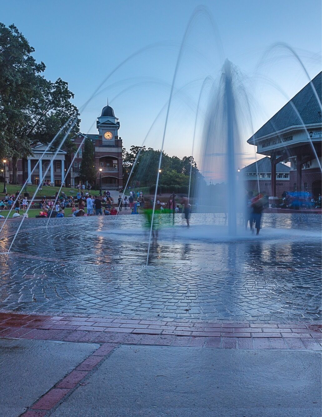 Friday afternoon on Atlanta roads are much like any other major city; utter gridlock. Gwinnecians (Gwinnett County residents) really do have something to rush out of town for. The quaint city center in the heart of Duluth, Georgia host Food Truck Fridays from May through September. It is an inviting family atmosphere with great food and live music. Oh, and as the little Mann said “Water foun-tin”. If you are rushing to get to this festive gathering, I completely understand your rush. If you’re near on a Friday bypass your usual Friday Mexican restaurant and drop into Duluth. 