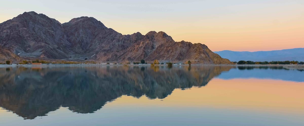 I love a good reflection. Reflection captures remind me the importance of reflecting on life 
#lake #cahuilla #sunset #reflection #laquinta #palmdesert #desert #california #mountain #canyon #colors #perspective