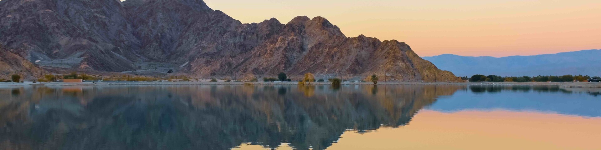I love a good reflection. Reflection captures remind me the importance of reflecting on life 
#lake #cahuilla #sunset #reflection #laquinta #palmdesert #desert #california #mountain #canyon #colors #perspective