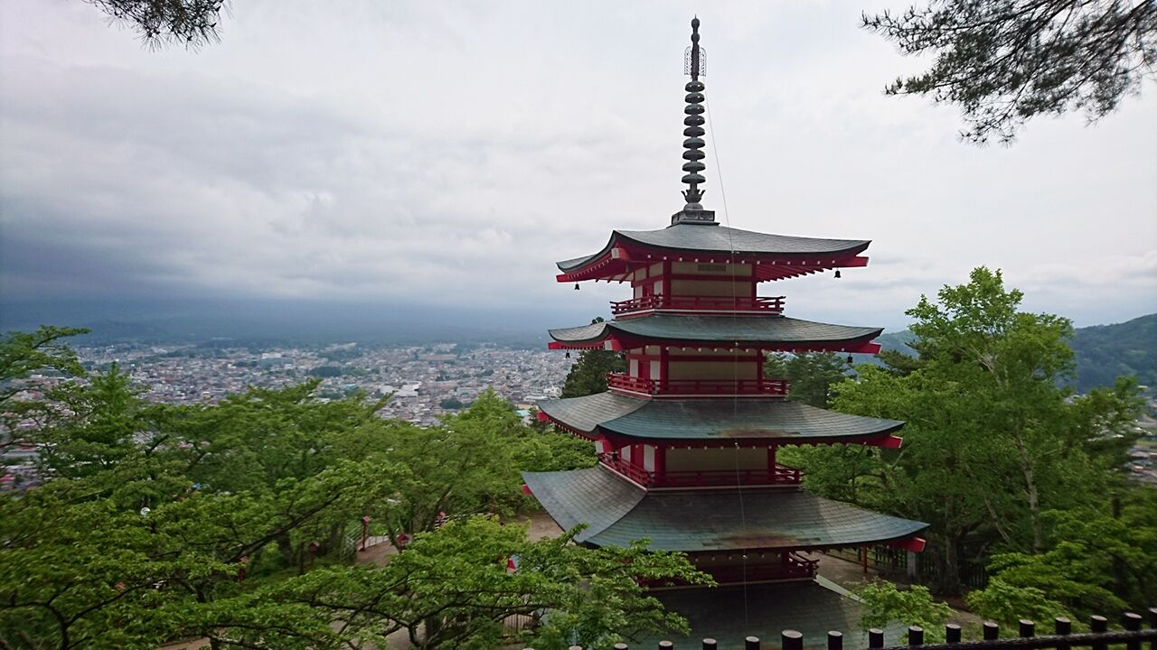 Mt. Fuji was sleepy on the day we went to see the Pagoda. But it's amazing still.🇯🇵