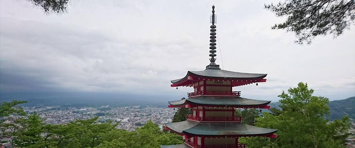 Mt. Fuji was sleepy on the day we went to see the Pagoda. But it's amazing still.🇯🇵