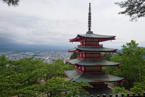 Mt. Fuji was sleepy on the day we went to see the Pagoda. But it's amazing still.🇯🇵