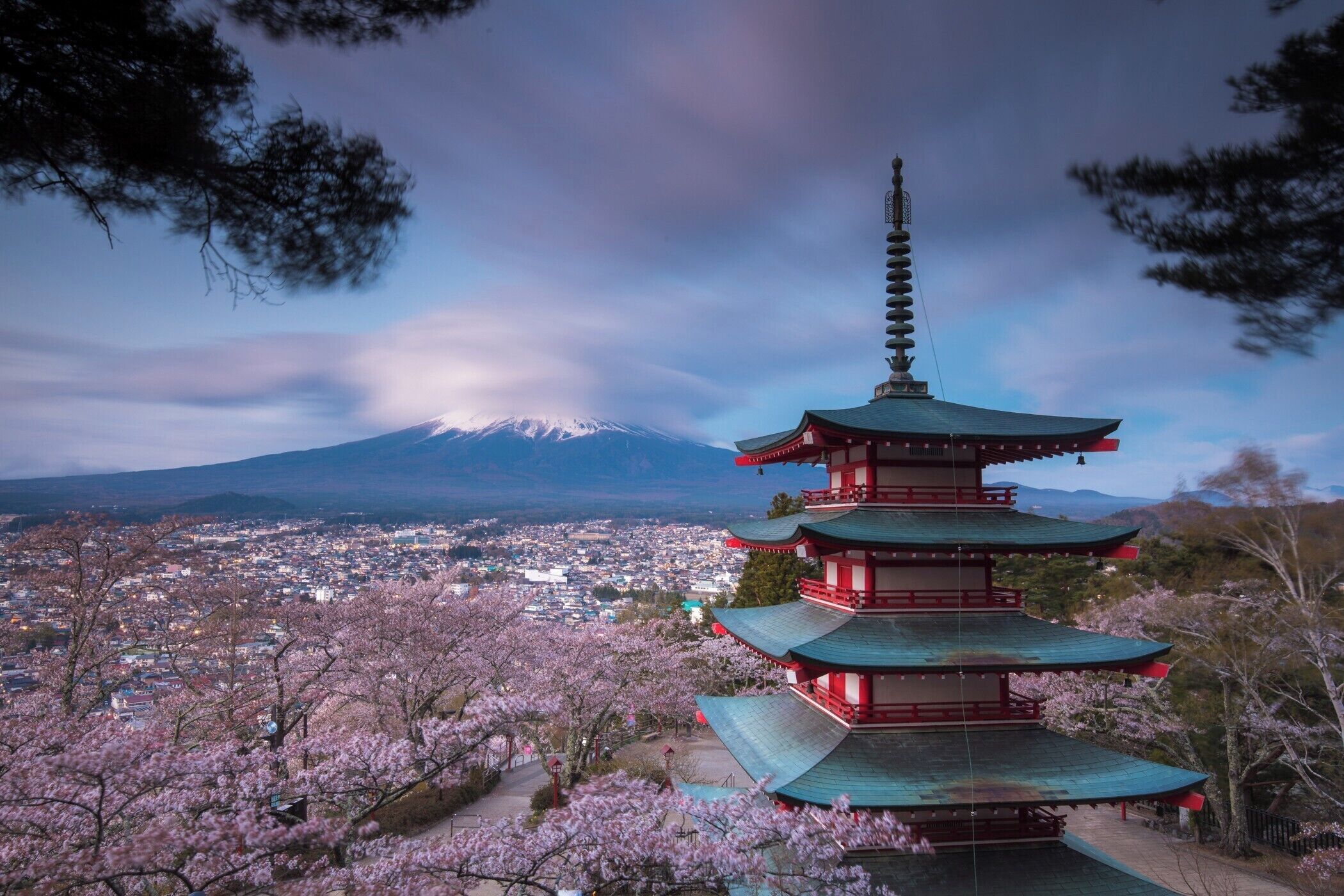 Likely the most popular photo location in Japan. If you want this shot, you have to get there early!
I was there an hour before sunrise and was the 10th person there.
#BvSJapan