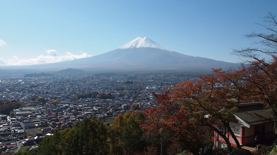 Fujiyoshida City while relaxing at Arakura Sengen Shrine