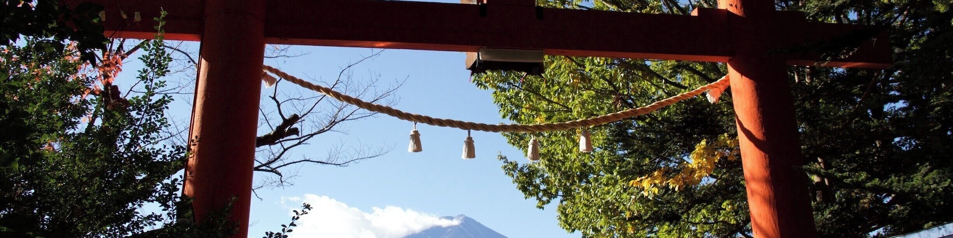 #lifeatexpedia #troverontuesday
Sight of the Mt Fuji through a tori on the begining of the climb to Chureito Pagoda.
A must go place if you want to stare at this beatiful gigant!