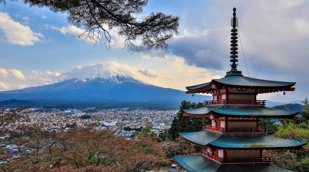 This is a must go site seeing park in Fujiyoshida City which can see the Mount Fuji above the city.