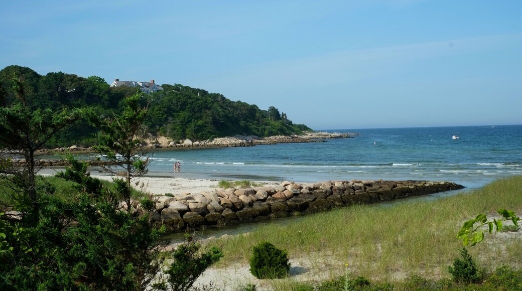 Beautiful Beach. What a great beach! Big and gorgeous. Yarmouth's largest saltwater beach