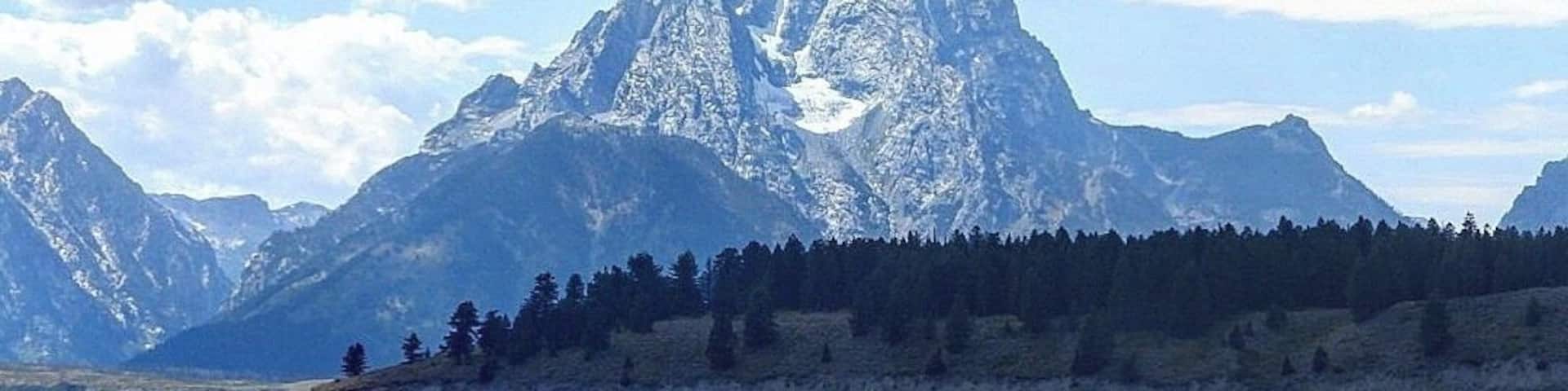 A majestic view of Mount Moran, from Signal Lake, in Grand Teton National Park.
#advemture
