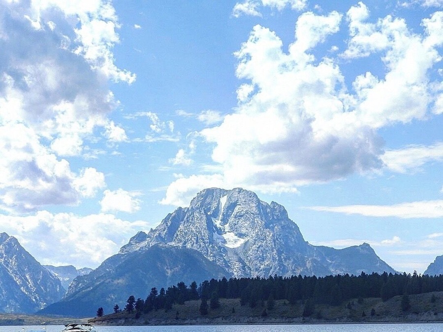 A majestic view of Mount Moran, from Signal Lake, in Grand Teton National Park.
#advemture