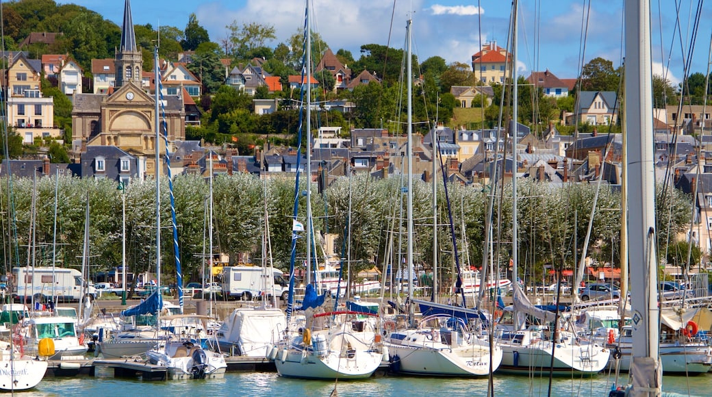 Deauville which includes a city and a marina