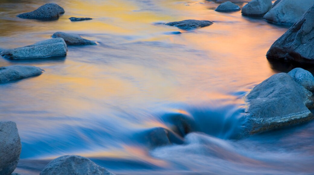 AZ, Arizona, Slide Rock State Park, Oak Creek, water pattern with reflected light from sandstone rock