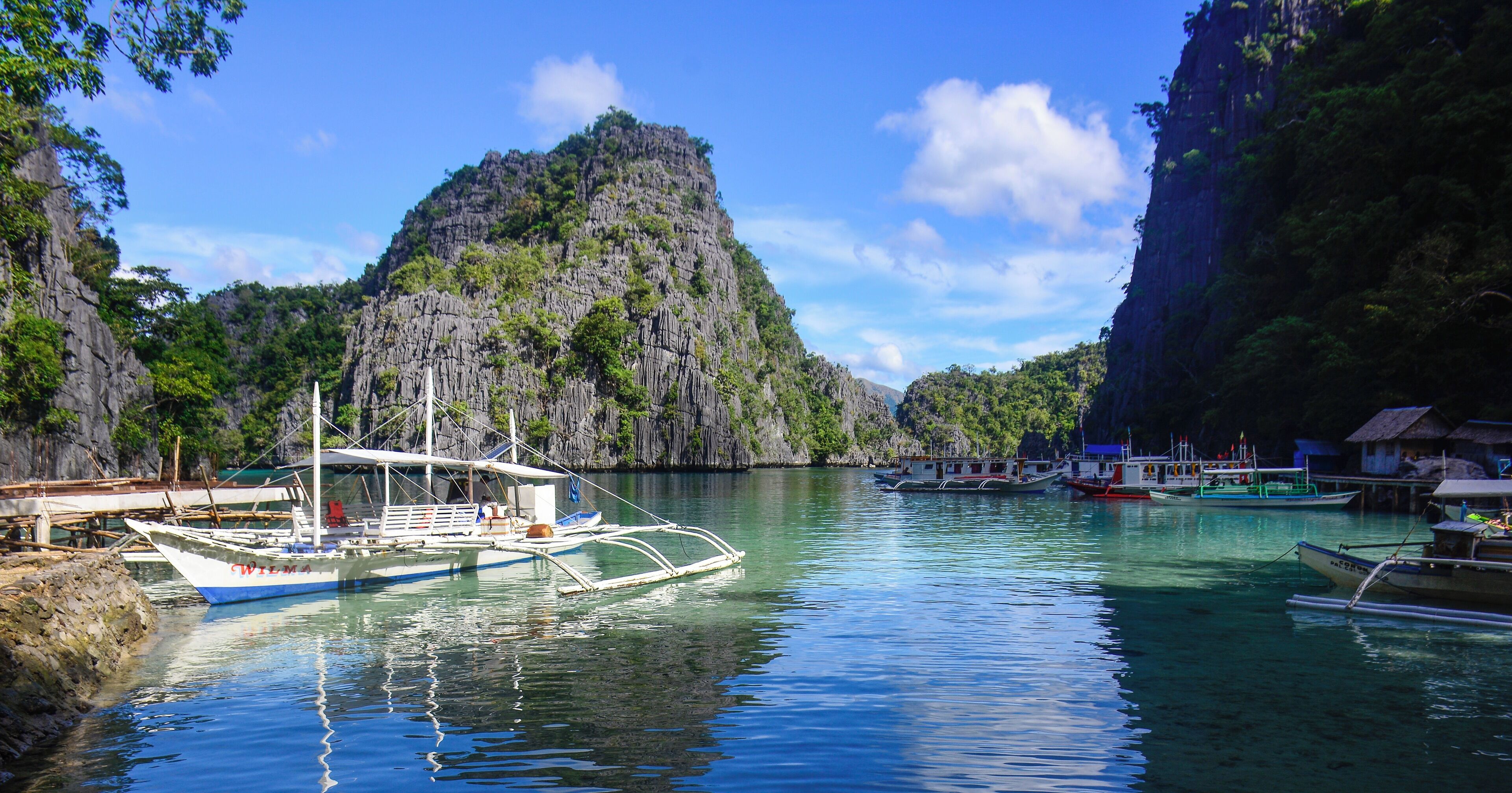 Banka boats at Kayangan Lake, Coron, Palawan, Philippines
#Beachtips